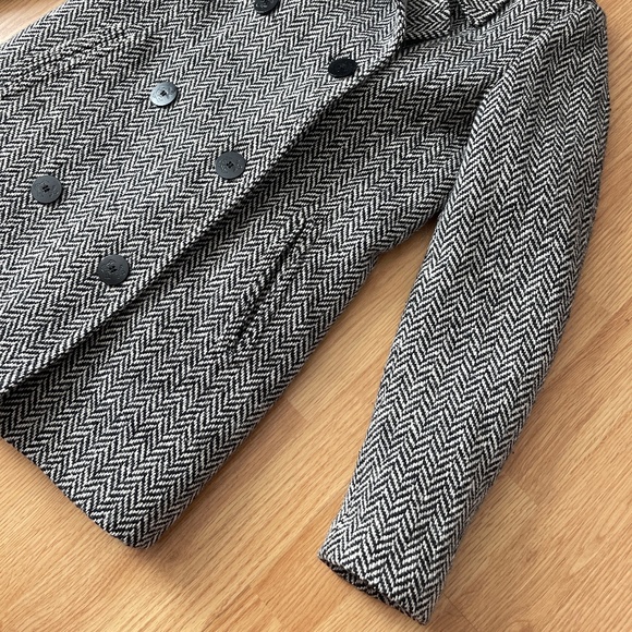 Women’s L.L. Bean Black and White Herringbone Tweed Coat Size 4 - Picture 2 of 6